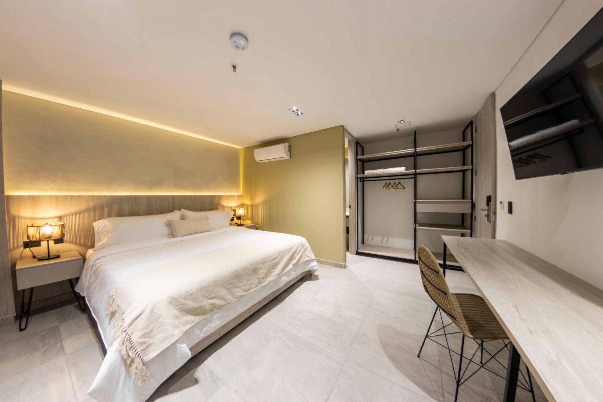 Sonata 44 Hotel Laureles Medellin Exterior photo