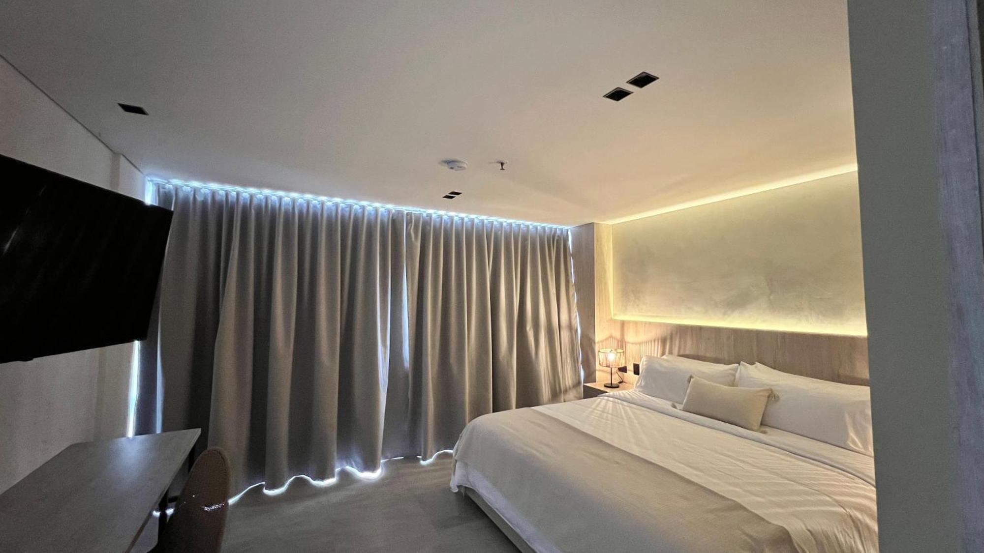 Sonata 44 Hotel Laureles Medellin Exterior photo